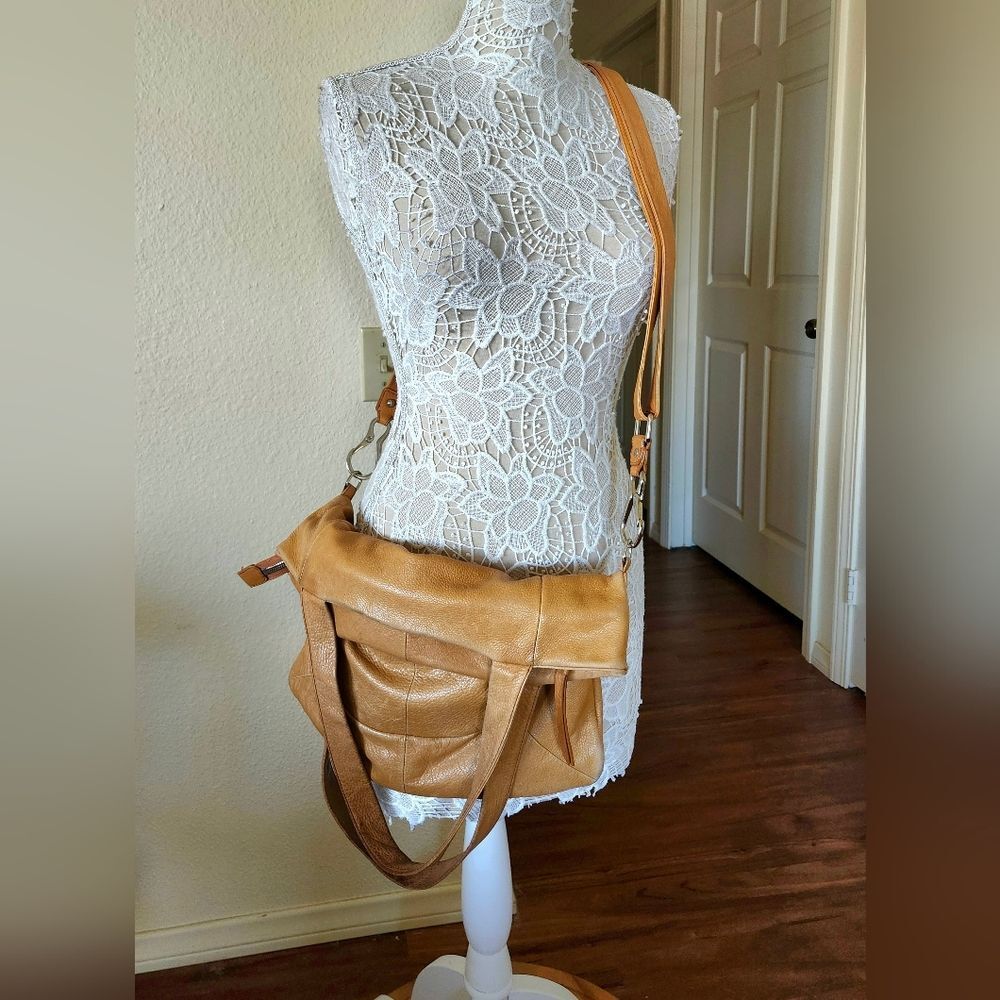 HOBO Tan Leather Shoulder Bag - Picture 2 of 12